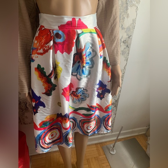 HANDMADE IN ITALY SATIN FEEL HIGH WAISTED FLORAL SKIRT - Picture 1 of 7